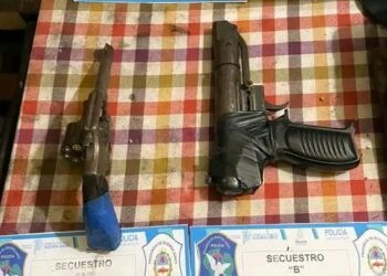 Desarticulan  punto de venta de drogas en Villa Tesei: cuatro detenidos y armas secuestradas