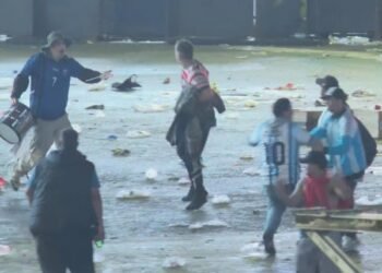 Al menos dos personas murieron durante los festejos por la victoria de la Selección Argentina por incidentes .
