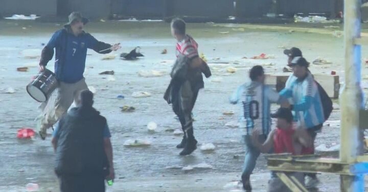 Al menos dos personas murieron durante los festejos por la victoria de la Selección Argentina por incidentes .