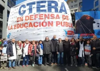 Un sector de SUTEBA convocó a un paro docente de 48 horas y podría afectar el reinicio de clases.