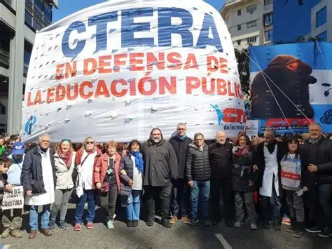 Un sector de SUTEBA convocó a un paro docente de 48 horas y podría afectar el reinicio de clases.