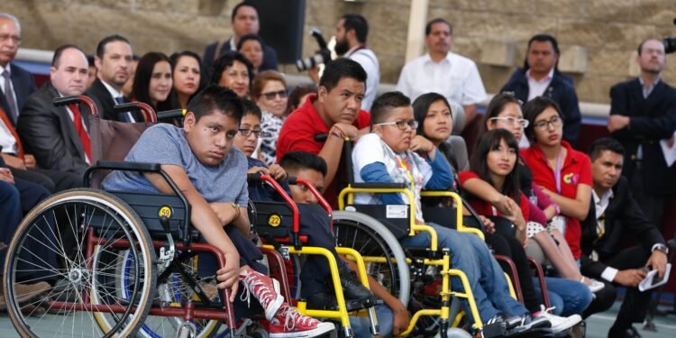Prestadores de discapacidad denuncian demoras en los pagos y el incumplimiento de la Ley de Emergencia.