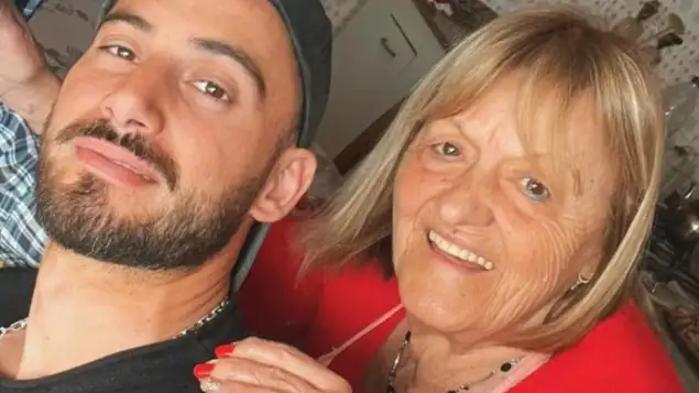 Nico Occhiato anunció la muerte de su abuela y se quebró al aire.