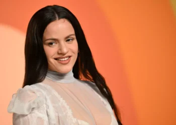 Rosalía canceló sus shows en  el Movistar Arena de Villa Crespo tras la polémica y las críticas del público Argentino.