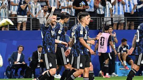 Argentina y Egipto se enfrentan hoy desde las 13 horas por un lugar en los cuartos de final.