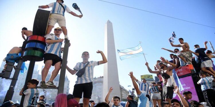 Disturbios en el Obelisco: enfrentamientos durante los festejos por la clasificación de Argentina al Mundial 2026.