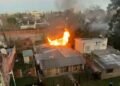 Incendio en Belén de Escobar: trabajan Bomberos cerca del Colegio preuniversitario Cereijo