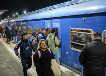 Demoras y cancelaciones en la línea San Martín por un paro del Personal de  Seguridad