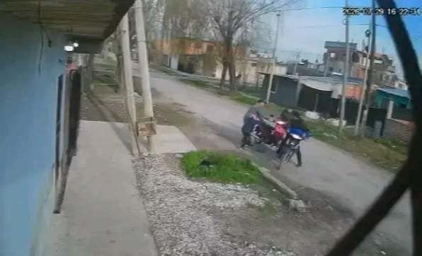 Rafael Castillo : Motochorros asaltaron a un hombre y a su hijo para robarles la motocicleta en Barrio El Porvenir