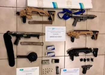 Tiroteo en San Martín: un menor detenido, dos jóvenes heridos y armas secuestradas en operativo policial