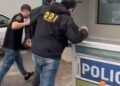 Un hombre de 40 años fue detenido acusado de abusar sexualmente de su hija cuando la niña tenía 10 años. El hecho fue denunciado por la madre de la víctima.