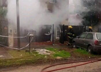 Incendio y rescate en Ituzaingó: dos personas fueron salvadas por los bomberos