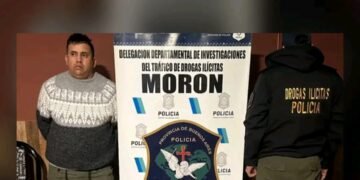 Detuvieron a Emmanuel Bao, productor y manager de El Perro, acusado de liderar una banda narco en Merlo