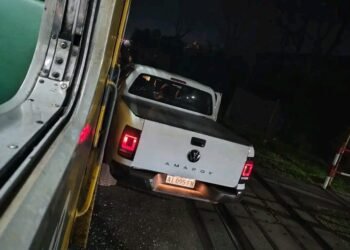 Hurlingham: Una formación de la línea Urquiza embistió a una camioneta .