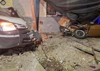 Un adolescente de 16 años tomó la camioneta de su tío y terminó chocando contra una vivienda en Hurlingham