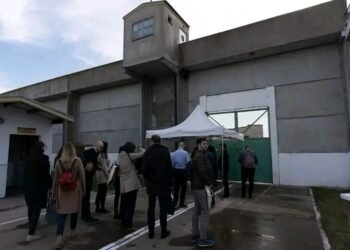 Denuncian un negocio clandestino de Internet con antenas Starlink en la Unidad Penal 31 de Florencio Varela