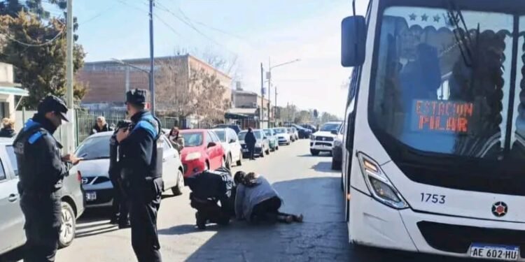 Pilar : Un nene fue atropellado por un colectivo de la Linea 276