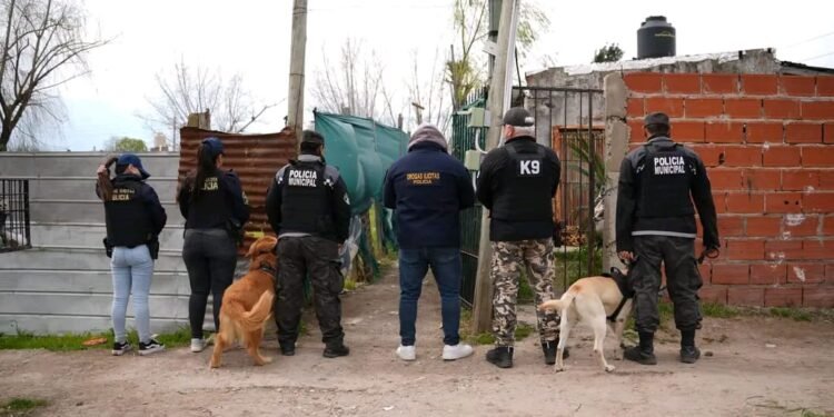 Un llamado anónimo permitió desarticular puntos de venta de droga en Maquinista Savio