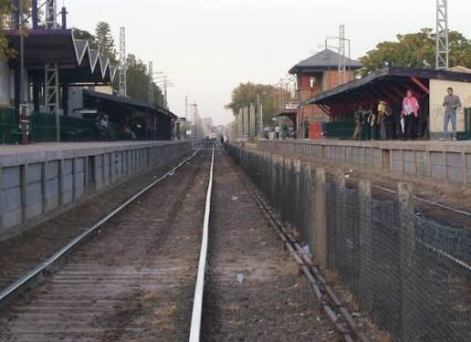 Investigan la muerte de una jubilada en las vías del tren Roca en Florencio Varela