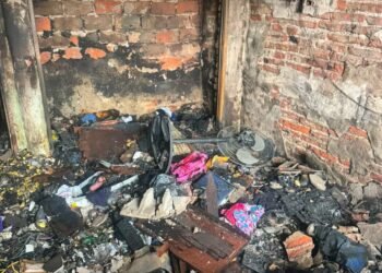 Incendio en una vivienda de El Palomar: una persona mayor y sus mascotas resultaron heridas
