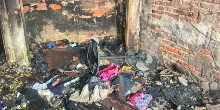 Incendio en una vivienda de El Palomar: una persona mayor y sus mascotas resultaron heridas