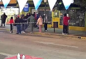 Una mujer murió tras ser atropellada por un colectivo en pleno centro de Moreno