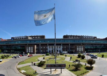 LOS HOSPITALES NACIONALES COMENZARÁN A COBRAR A EXTRANJEROS NO RESIDENTES