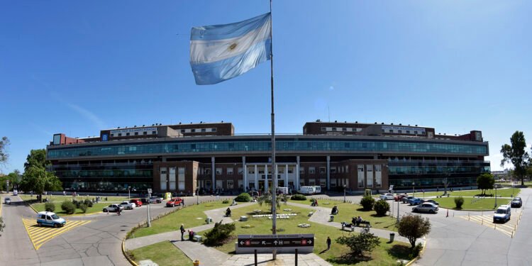 LOS HOSPITALES NACIONALES COMENZARÁN A COBRAR A EXTRANJEROS NO RESIDENTES