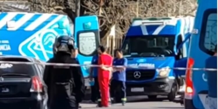 Tragedia en San Miguel: un joven murió tras chocar con su moto contra un automóvil