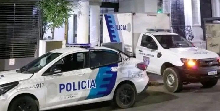 La Plata : Investigan la muerte de un hombre hallado en el patio de un edificio