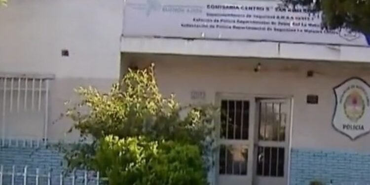 ISIDRO CASANOVA: QUISIERON ROBAR A UN CHOFER DE APLICACIÓN, RESULTÓ SER POLICÍA Y ABATIÓ A UNO DE LOS ASALTANTES