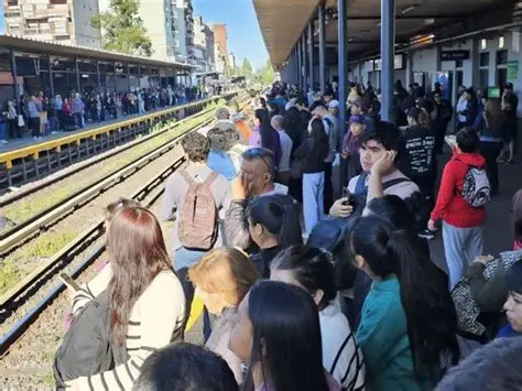 Caos en los trenes: demoras y cancelaciones afectan al Roca, Sarmiento y Mitre